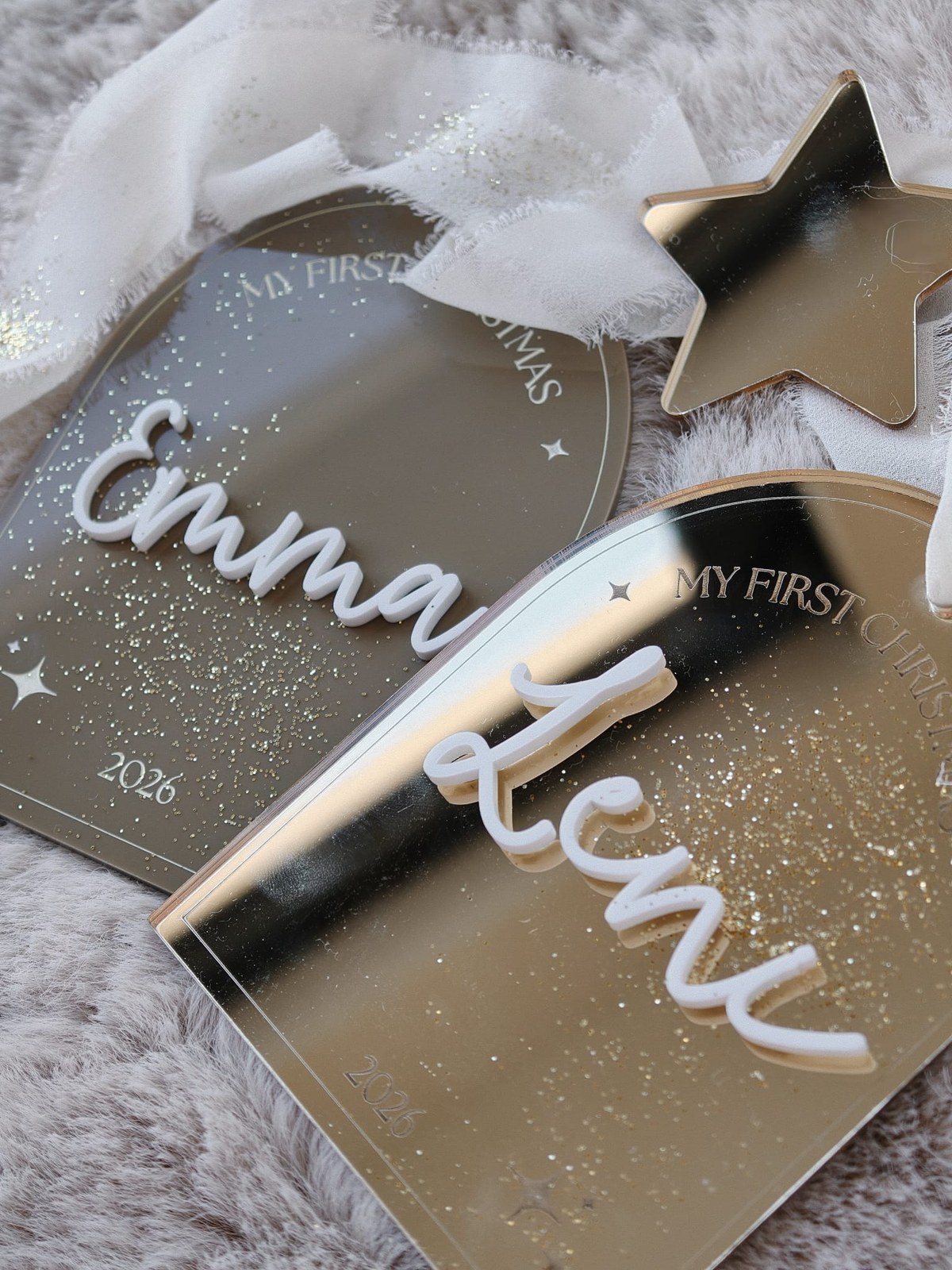First Christmas Arch – personalised mirror-gold arch with name
